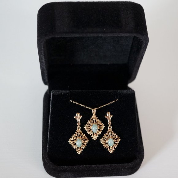 14k Yellow Gold Jade Necklace & Earrings Set - Picture 3 of 4